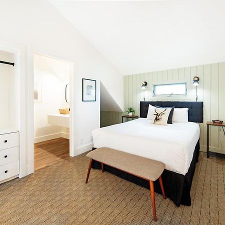Waterton Glacier Suites Eksteriør billede
