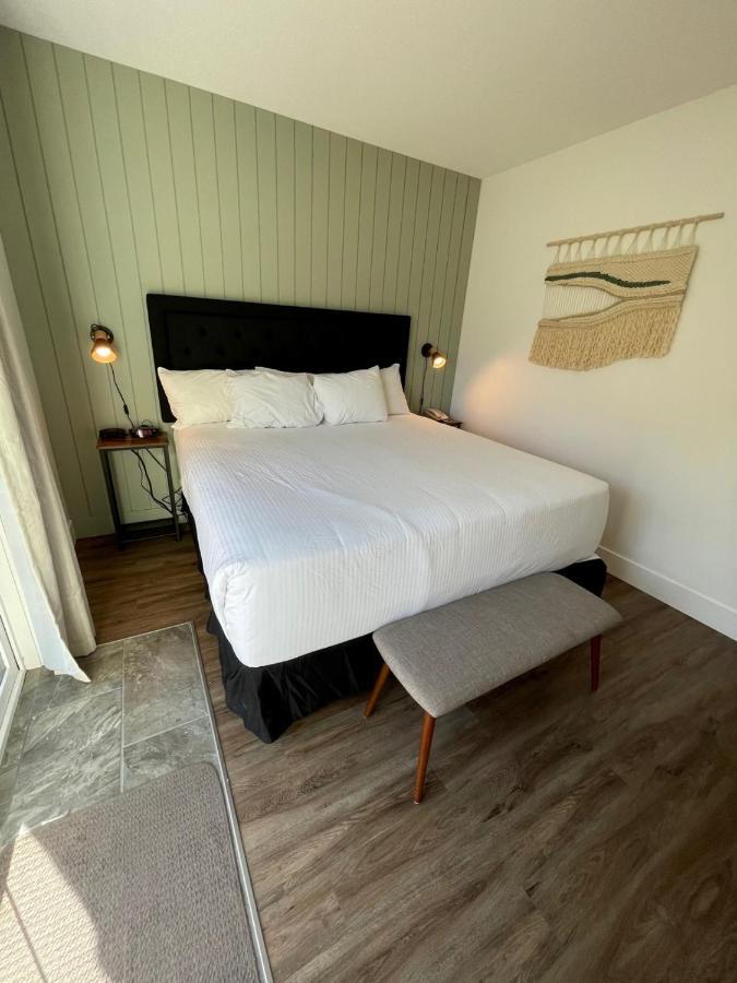 Waterton Glacier Suites Eksteriør billede