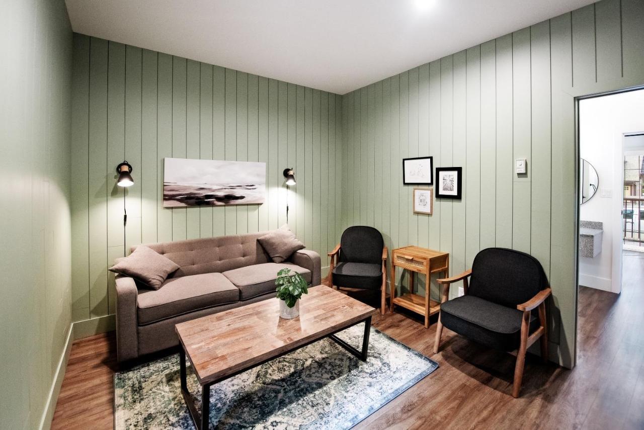 Waterton Glacier Suites Eksteriør billede