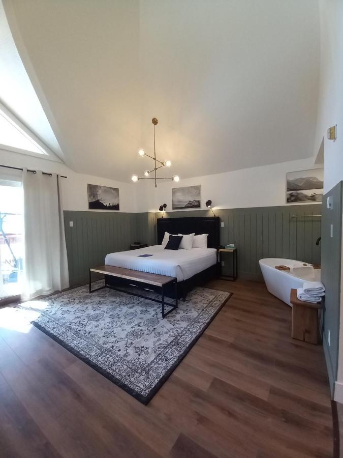 Waterton Glacier Suites Eksteriør billede