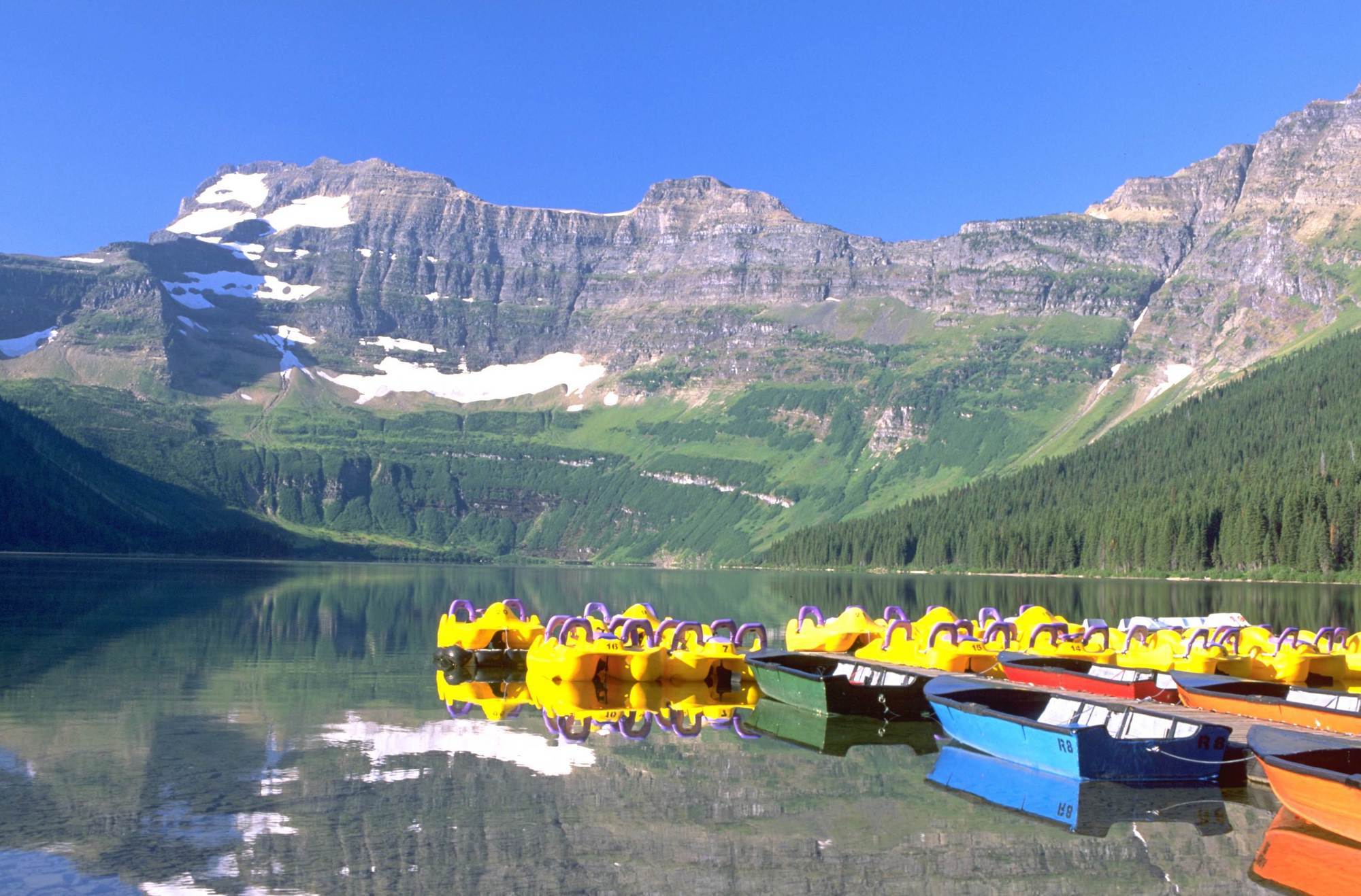 Waterton Glacier Suites Eksteriør billede