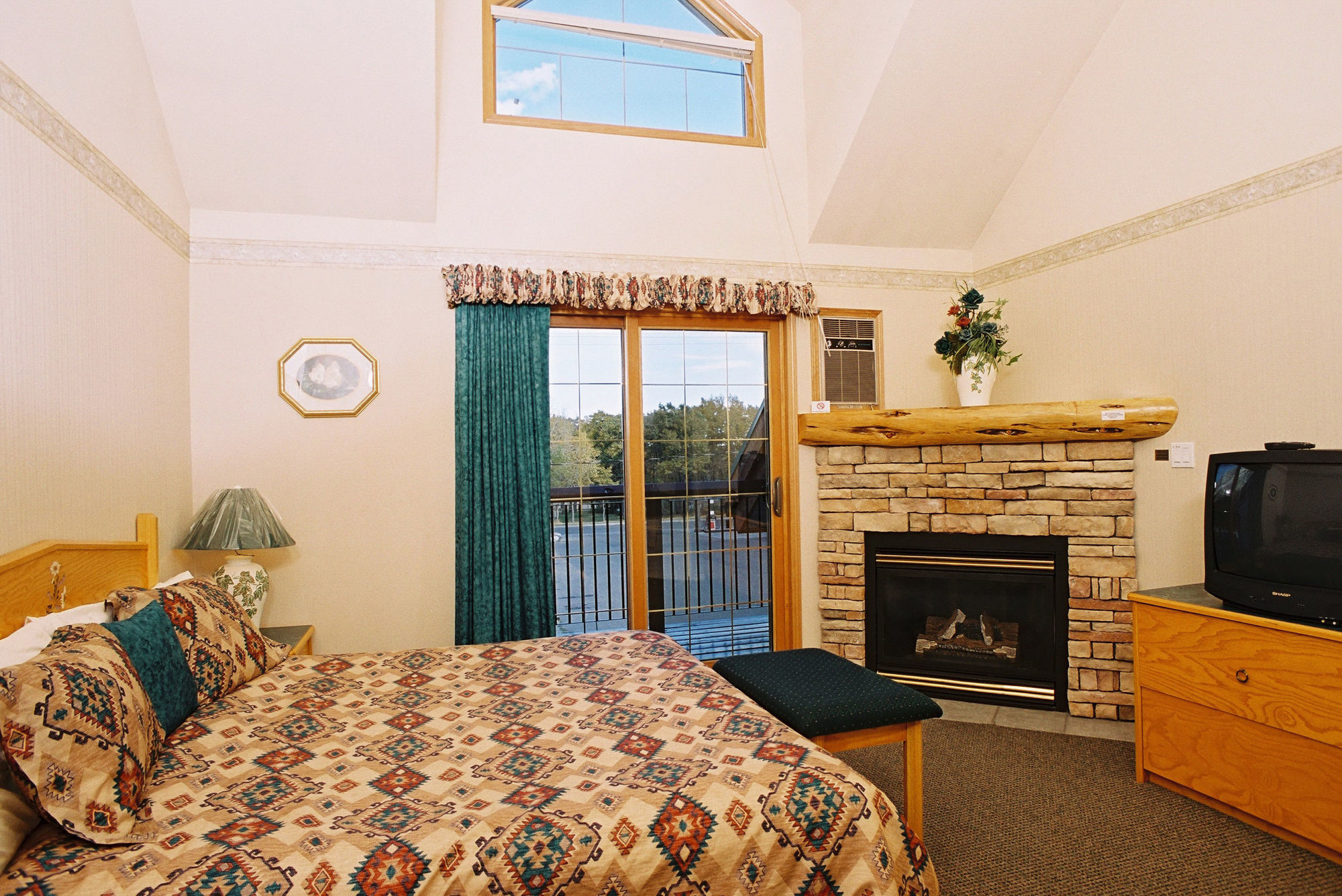 Waterton Glacier Suites Eksteriør billede