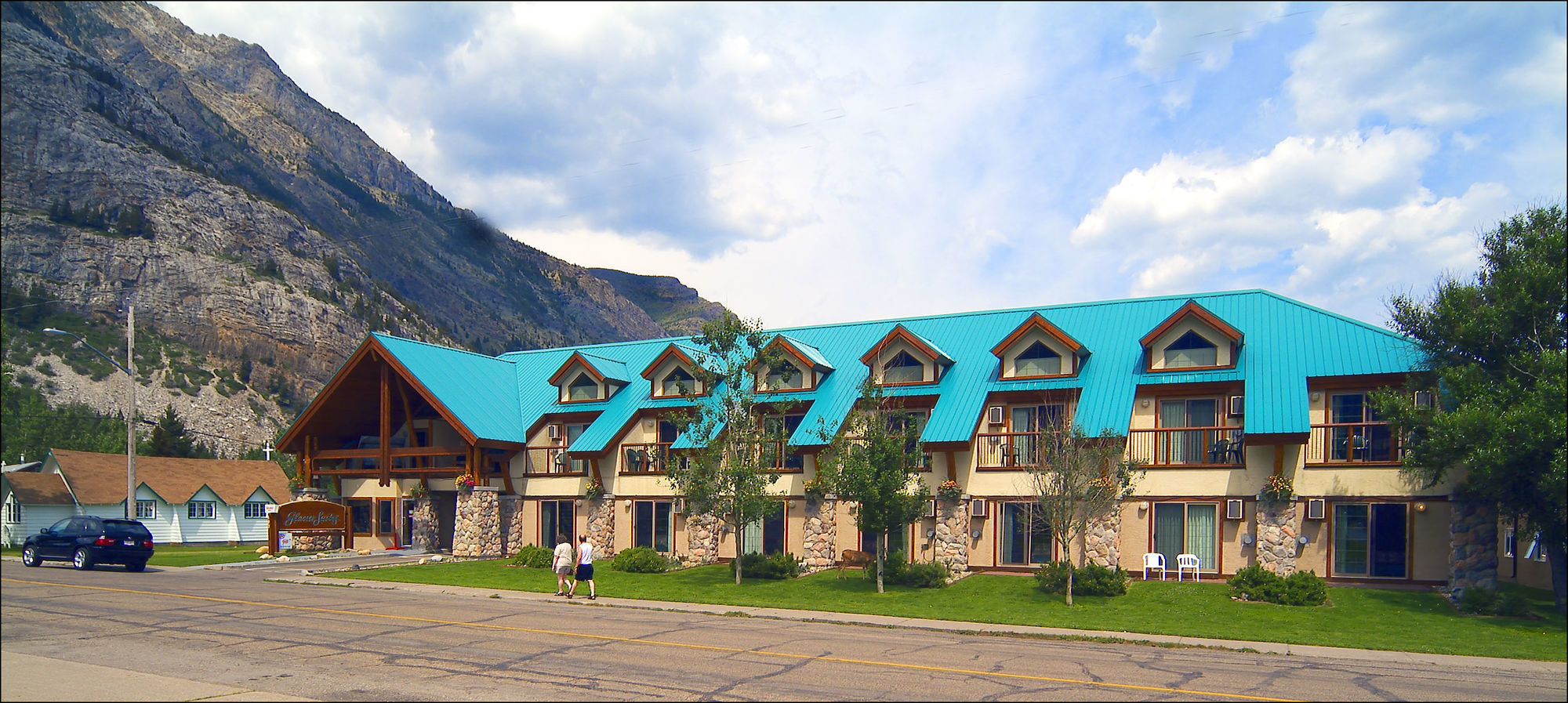 Waterton Glacier Suites Eksteriør billede