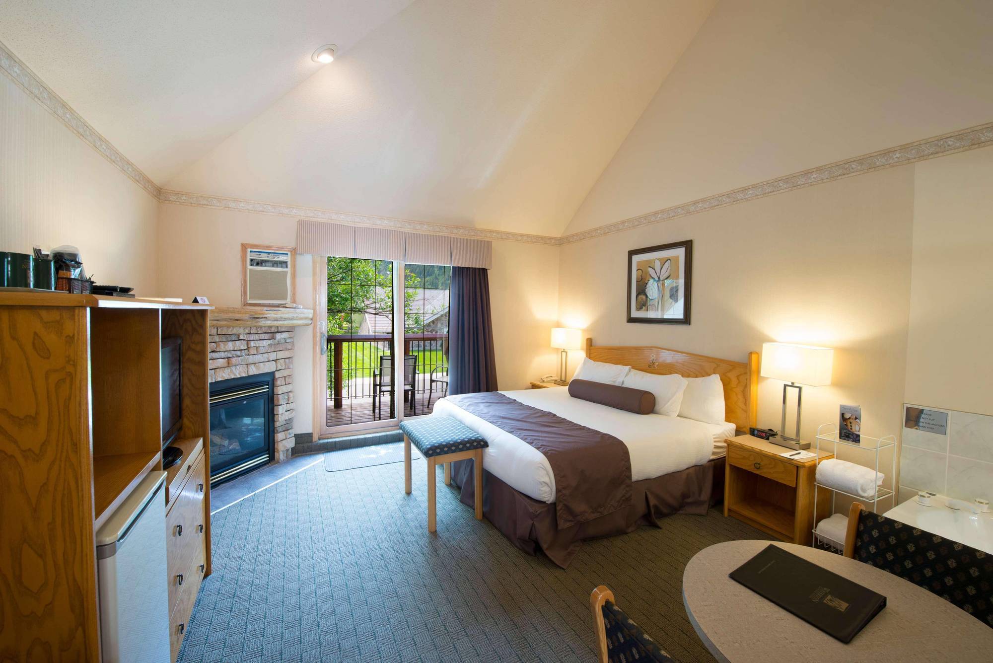 Waterton Glacier Suites Eksteriør billede