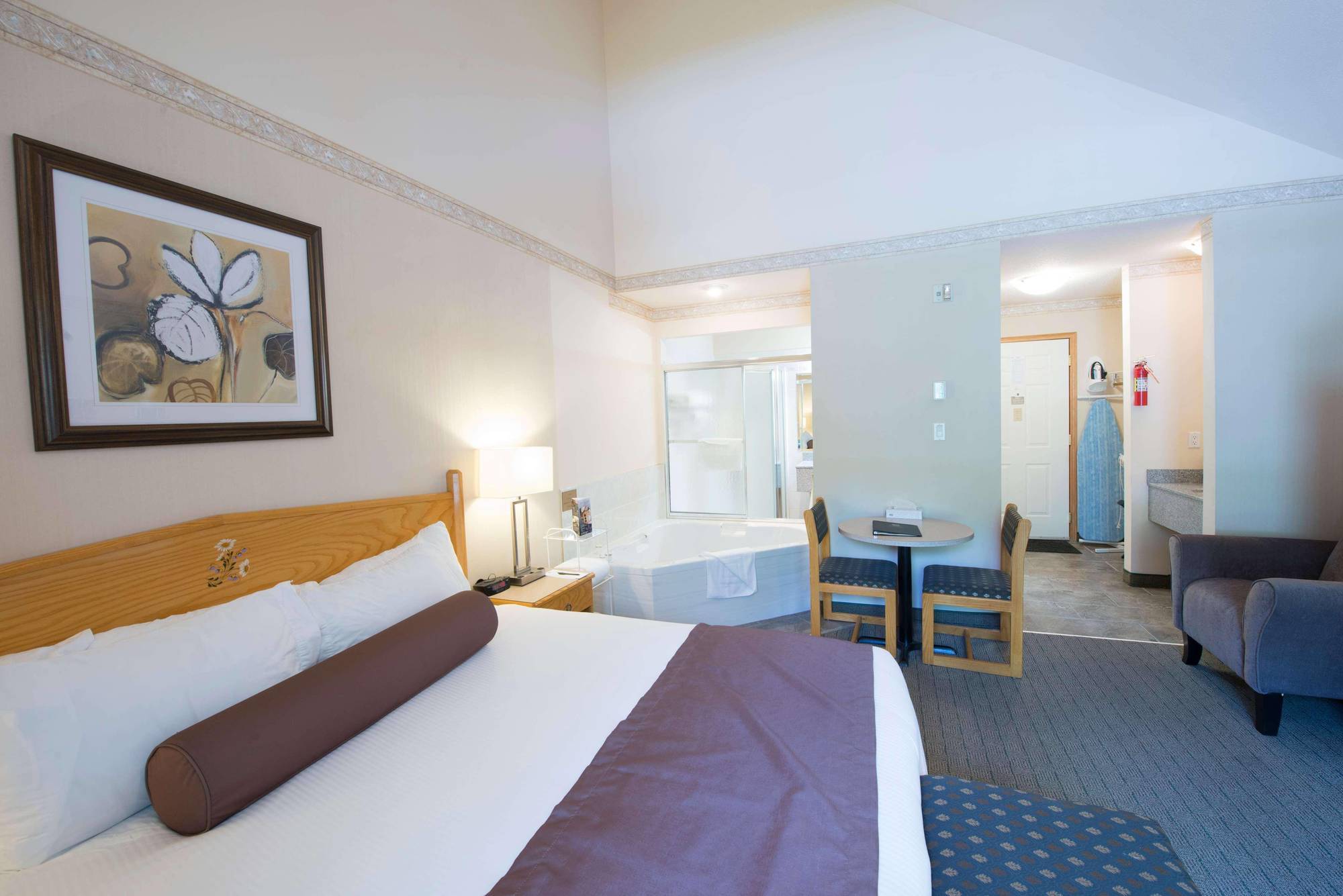 Waterton Glacier Suites Eksteriør billede